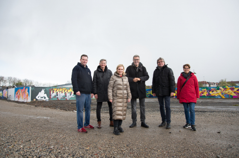 Offizielle Eröffnung der Hall of Fame an der nördlichen Speicherstraße mit Markus Happe (More Than Words), Jörg Jacoby (Geschäftsführung d-Port21), Heike Marzen (Geschäftsführerin Wirtschaftsförderung Dortmund), Thomas Westphal (Oberbürgermeister Dortmund), Ludger Schürholz (Geschäftsführung d-Port21) und Alexandra Reinbach (Prokuristin Dortmund Hafen) -- von links nach rechts.