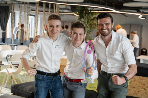 Tom Lamsfuß (links), Tom Segbers und Peter Krysta haben LAYZR gegründet und mit ihrer NFT-Idee die erste Ausgabe des Start-up-Wettbewerbs Rising Digital gewonnen. 