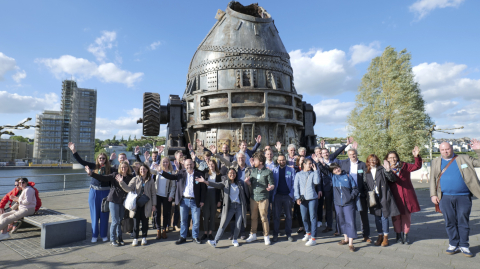 Dortmunder Innovationen auf der Spur: Im Rahmen einer Tour erhielten die Teilnehmenden einen Eindruck von den Entwicklungen in Dortmund. Die Tour führte zu Orten der Transformation - mit Stationen im Technologiepark, in Phoenix-West und am Phoenixsee.