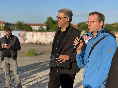 Oberbürgermeister Thomas Westphal und Arne van den Brink (Wirtschaftsförderung Dortmund) stellen den Sachstand der nördlichen Speicherstraße vor