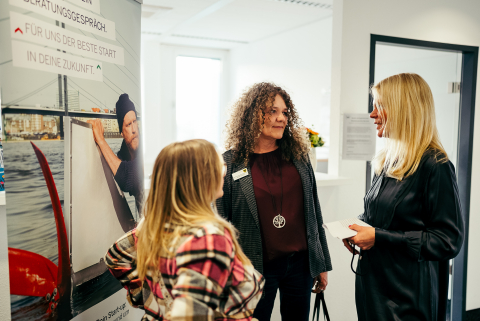 Gründungsstammtisch zu Gast im Weiterbildungsinstitut Dortmund Gründungsstammtisch zu Gast im Weiterbildungsinstitut Dortmund