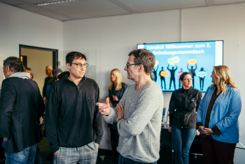 Gründungsstammtisch zu Gast im Weiterbildungsinstitut Dortmund Gründungsstammtisch zu Gast im Weiterbildungsinstitut Dortmund