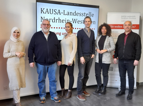 Landesstelle unterstützt Unternehmen auf Weg zum Ausbildungsbetrieb v.l.n.r.: Arzu Gül und Andreas Dummer (Botschaftende Bergisches Städtedreieck), Leyla Aygördü (Botschafterin Märkische Region), Martin Pietschik (Koordinator), Nora Ismail (Botschafterin MEO) und Fuat Inceoglu (Botschafter Westfälisches Ruhrgebiet)