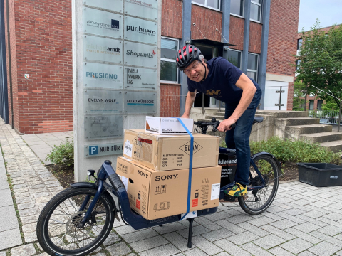 Ein Lastenrad im Einsatz bei der Fa. "michaelarndt Systemintegration" Ein Lastenrad im Einsatz bei der Fa. "michaelarndt Systemintegration"