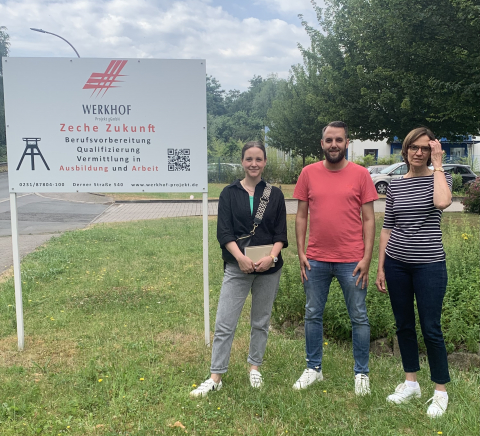 Charlotte Koß, Regionalagentur Westfälisches Ruhrgebiet, mit Projektmitarbeitenden der Werkhof Projekt gGmbH Charlotte Koß, Regionalagentur Westfälisches Ruhrgebiet, mit Projektmitarbeitenden der Werkhof Projekt gGmbH