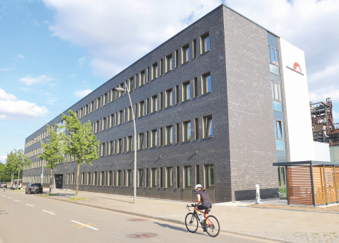Durch den dritten Bauabschnitt des Zentrum für Produktionstechnologie Dortmund (ZfP) auf PHOENIX West sind neue attraktive Büro- und Hallenflächen für innovative Unternehmen entstanden.