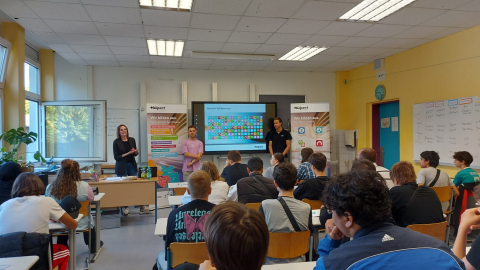 Auszubildende der Firma Hülpert Automobile beim 2. AzubiTalk des Projektes AiQ an der Gesamtschule Gartenstadt Auszubildende der Firma Hülpert Automobile beim 2. AzubiTalk des Projektes AiQ an der Gesamtschule Gartenstadt