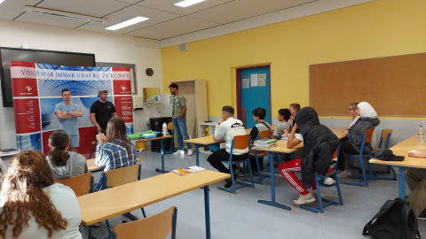 VOGT Gruppe Auszubildende der VOGT Gruppe beim 2. AzubiTalk des Projektes AiQ an der Gesamtschule Gartenstadt