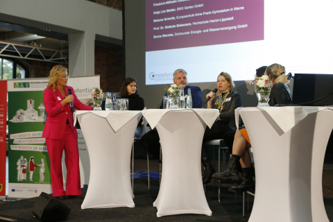 Die spannende Podiumsdiskussion mit interessanten Gästen Die spannende Podiumsdiskussion mit interessanten Gästen
