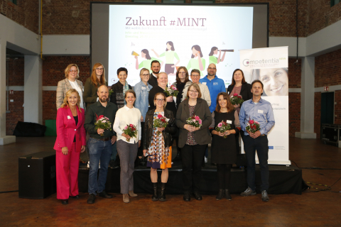 Das Orga-Team von Zukunft #MINT gemeinsam mit den Speaker*innen Das Orga-Team von Zukunft #MINT gemeinsam mit den Speaker*innen