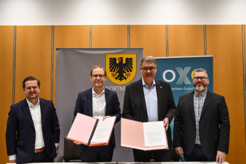 Unterzeichnung LOI OXG; Timo Seidel (OXG), Stefan Rüter (OXG), Oberbürgermeister Thomas Westphal, Björn Meder (Wirtschaftsförderung)