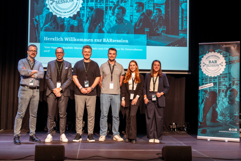 Speaker, Sessionpartner*innen und Moderatorin bei der BARsession am 21.11.23 im domicil Speaker, Sessionpartner*innen und Moderatorin bei der BARsession am 21.11.23 im domicil