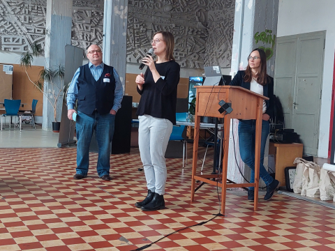 Präsentation der Studie "Verwendung von Mehrweglösungen bei Veranstaltungen in Dortmund" durch Laura Grotenrath (AGERE) Präsentation der Studie "Verwendung von Mehrweglösungen bei Veranstaltungen in Dortmund" durch Laura Grotenrath (AGERE)