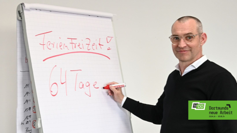 Klaus Böckmann, Pflegedirektor im Klinikum Westfalen, engagiert sich für flexible Arbeitszeiten. Er hat die Modelle „FerienFreizeit“, „½ ganzes Jahr“ und „1/4 ganzes Jahr“ am Klinikum Westfalen entwickelt. Klaus Böckmann, Pflegedirektor im Klinikum Westfalen, engagiert sich für flexible Arbeitszeiten. Er hat die Modelle „FerienFreizeit“, „½ ganzes Jahr“ und „1/4 ganzes Jahr“ am Klinikum Westfalen entwickelt.