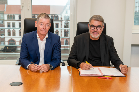v.l. Dr. Frank Schmidt, Konzernbevollmächtigter Region West – NRW Deutsche Telekom AG, Thomas Westphal, Oberbürgermeister der Stadt Dortmund v.l. Dr. Frank Schmidt, Konzernbevollmächtigter Region West – NRW Deutsche Telekom AG, Thomas Westphal, Oberbürgermeister der Stadt Dortmund