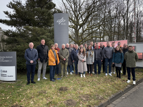 Gruppenfoto Ein Gruppenbild während der Unternehmerreise vor DLR