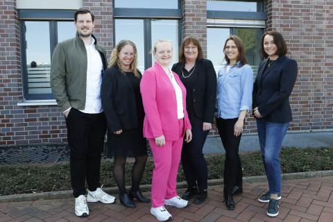 Das Orga-Team: Jonas Rodenberg (Materna), Christina Holterhoff (Amprion), Laura Kanthak (WF Dortmund), Petra Schmidt (DSW21), Susanna Burgmann (AWO DO), Agnes Funcke (DEW21) Das Orga-Team: Jonas Rodenberg (Materna), Christina Holterhoff (Amprion), Laura Kanthak (WF Dortmund), Petra Schmidt (DSW21), Susanna Burgmann (AWO DO), Agnes Funcke (DEW21)