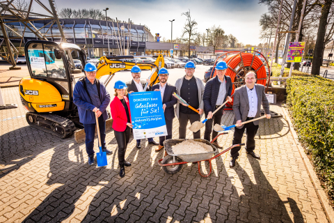 Gruppenbild Spatenstich für Glasfaserausbau in sechs Dortmunder Gewerbegebieten durch DOKOM21 Gruppenbild Spatenstich für Glasfaserausbau in sechs Dortmunder Gewerbegebieten durch DOKOM21