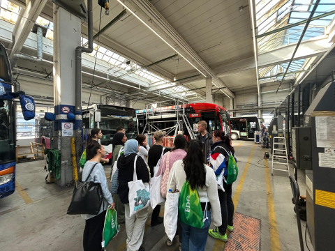 Entdecke deine Chancen in Brackel/Wambel Schüler*innen besuchen Daimler Buses GmbH in Wambel